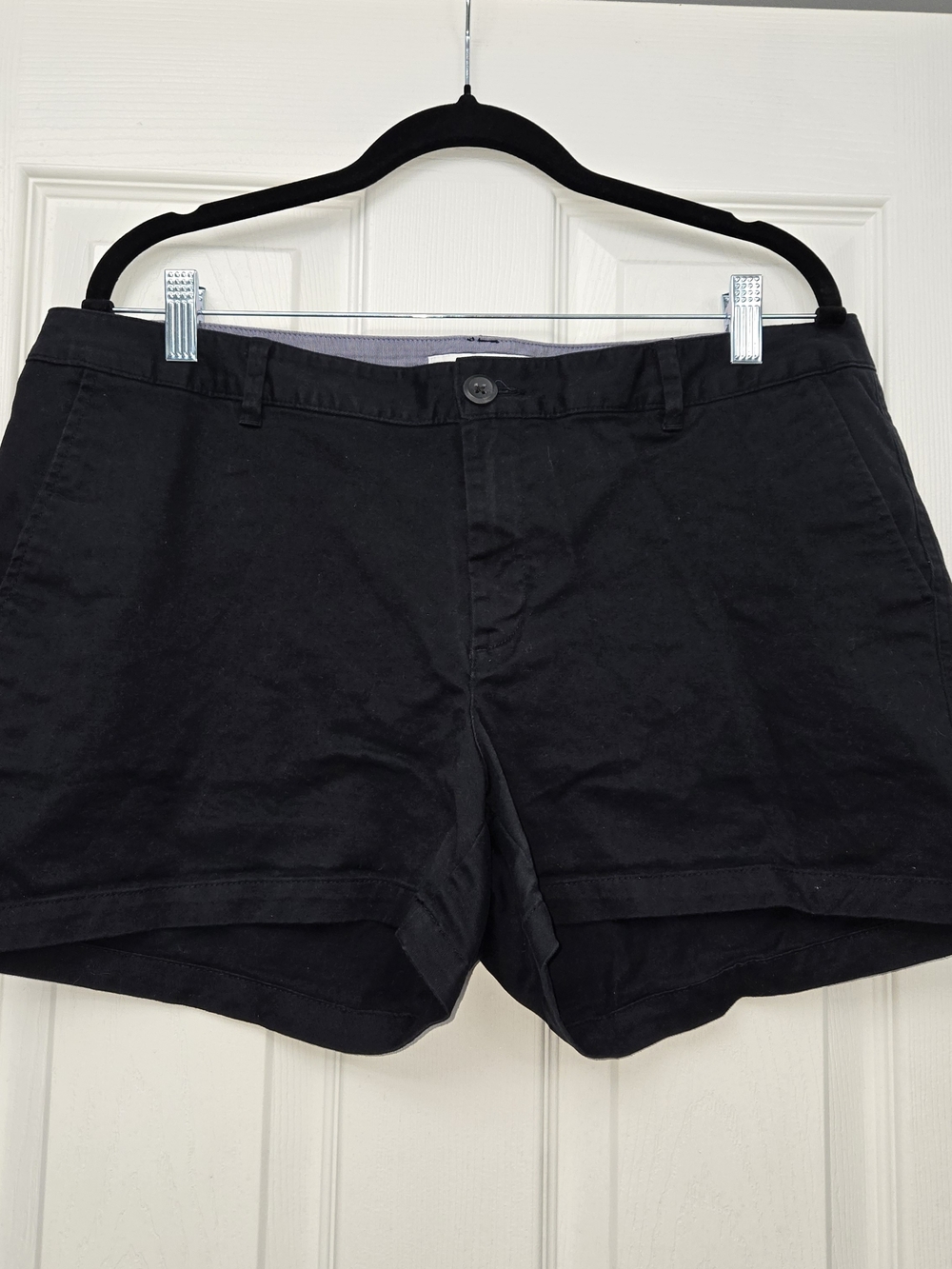 Amazon Essentials Women Size 14 Black Chino Shorts Stretch Cotton